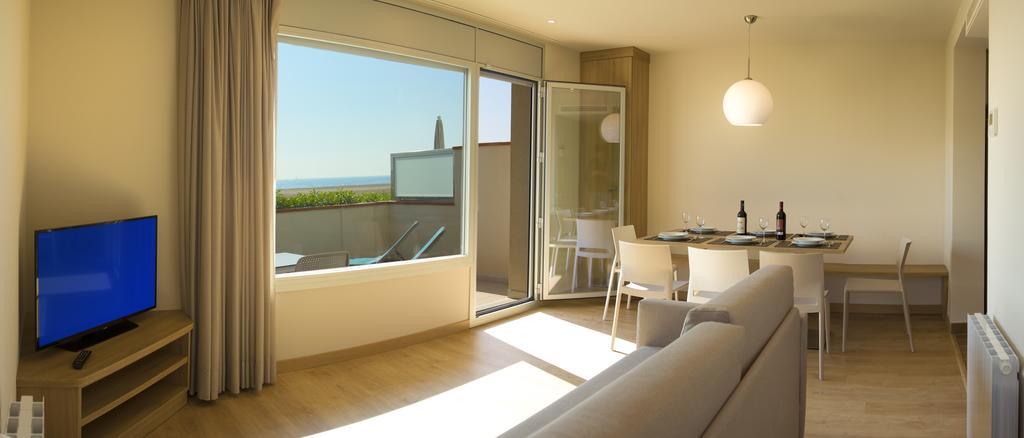 Apartamentos Voramar Castelldefels Luaran gambar