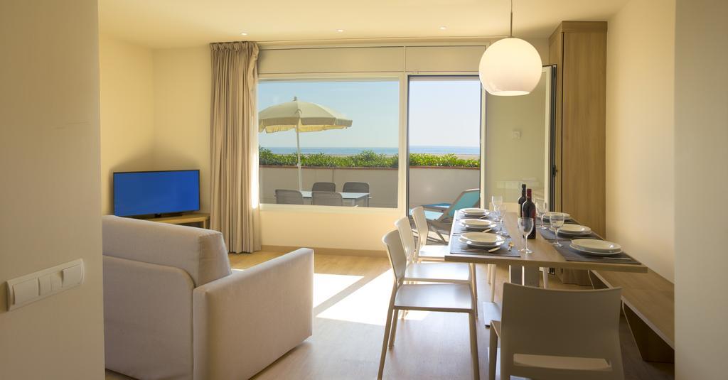 Apartamentos Voramar Castelldefels Luaran gambar