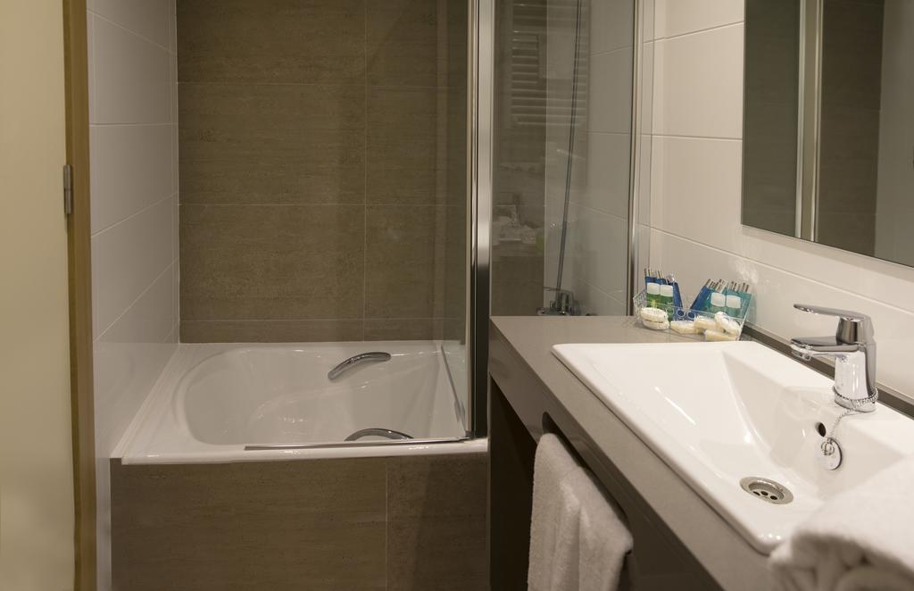 Apartamentos Voramar Castelldefels Luaran gambar